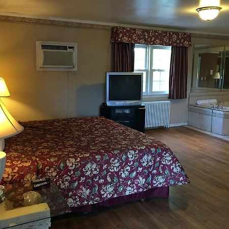 Colonie Inn And Suites แลแธม ภายนอก รูปภาพ
